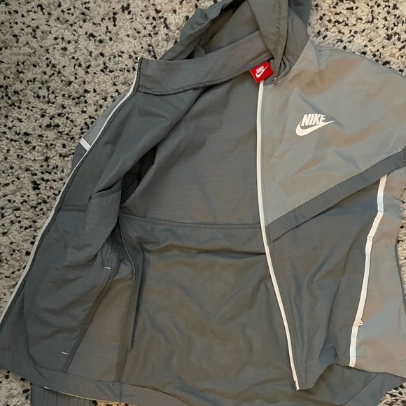 Nike windbreaker - Picture 2 of 2